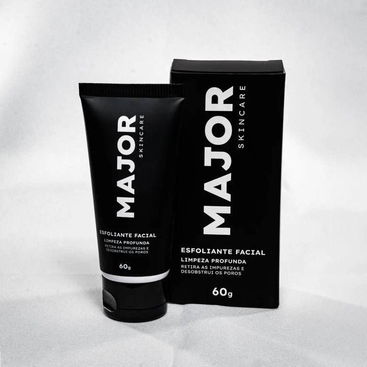 Esfoliante facial Major Skincare 60g ao lado da caixa, embalagem preta para limpeza profunda e controle da acne