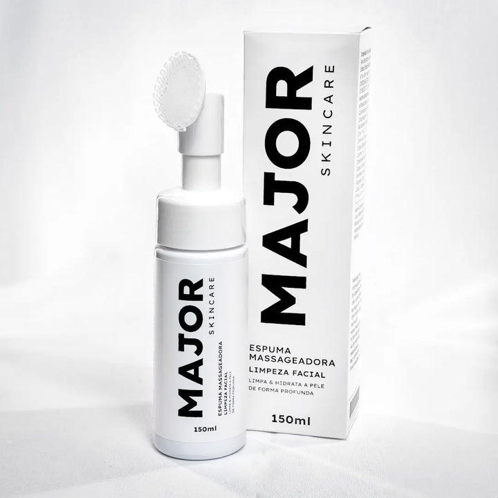 Espuma massageadora de limpeza facial Major 150ml com escova aplicadora e embalagem, desenvolvida para limpeza profunda da pele masculina