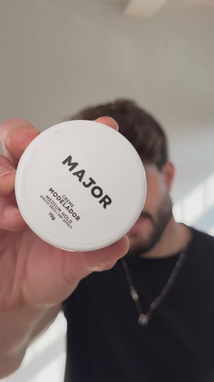 pomada Major efeito matte, ideal para modelar cabelo com estilo moderno e efeito seco.