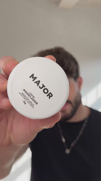 pomada Major efeito matte, ideal para modelar cabelo com estilo moderno e efeito seco.